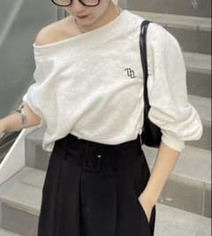 Thevon ボートネック刺繍ロゴプルオーバー　スウェット　ライトグレーのサムネイル