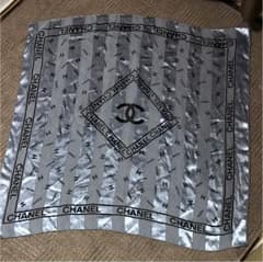 emr様専用  CHANEL スカーフのサムネイル