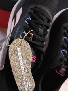 新品　Reebokフットウェア シューズ　スニーカーのサムネイル