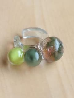 【一点物】ハンドメイド イヤーカフ レジン グリーン系 片耳 アクセサリー 抹茶のサムネイル