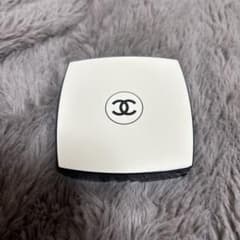 CHANEL ベージュ フェイスパウダー コンパクトのサムネイル