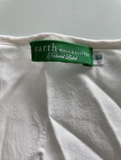 earth ホワイト 半袖 Tシャツ レース付きのサムネイル