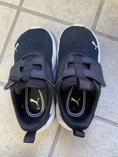 Puma ブラック スニーカー ベルクロ　15㎝のサムネイル