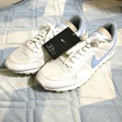 NIKE スニーカー　　　　ウィメンズ26cm未使用タグ付　白　ブルーのサムネイル