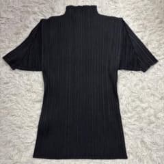 me by イッセイミヤケ　半袖トップス 黒 ISSEY MIYAKE - ISSEYMIYAKE(イッセイミヤケ) 半袖カットソー サイズ2