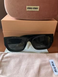 miu miu ブラック サングラス ケース・箱付き MIU MIU スクエアサングラス ブラック ケース付き - メルカリ