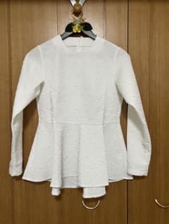 再お値下げ　新品、未使用　UR’S ふくれ織 ペプラムブラウス 長袖のサムネイル