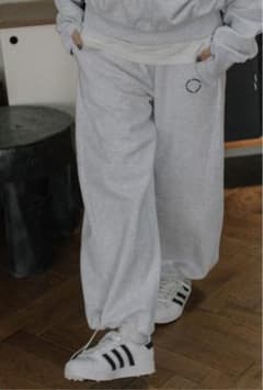 【suwdee】 tuck logo sweat pants スーディーのサムネイル