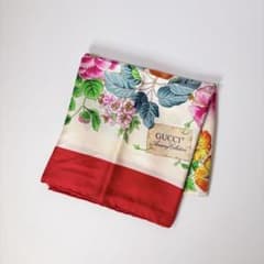 美品 GUCCI グッチ フローラ シルク 大判 スカーフ レッド イタリア製 美品 GUCCI グッチ フローラ シルク 大判 スカーフ レッド イタリア製