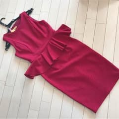 美品  タイト  ワンピース  赤  ペプラムのサムネイル