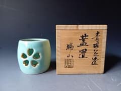 Ｗ１９６　蓋置　『菖蒲　蓋置』『萬古窯　加賀瑞山 造』　共箱　茶道具 茶道具/加賀瑞山「青磁花透蓋置」/共箱 - メルカリ