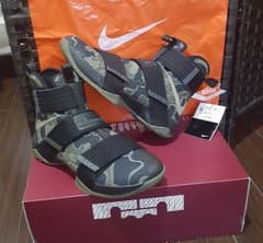 しゅんたん様専用　NIKE LEBRON SOLDIER 10 
ナイキのサムネイル