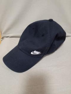 NIKE　黒色　キャンパスキャップのサムネイル
