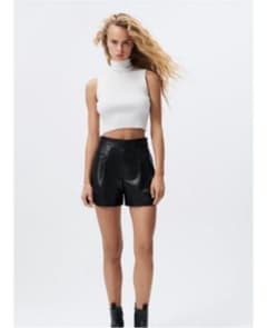 ZARA レザーショートパンツのサムネイル
