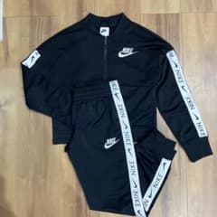 NIKE ブラック ジャージ上下セット　女の子用　140のサムネイル