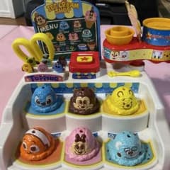 ディズニーマジカルモールくるりんアイスクリームショップのサムネイル
