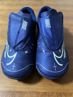 NIKE サッカー　トレーニングシューズ　18cmのサムネイル