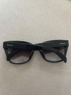 PRADA ブラック サングラスのサムネイル