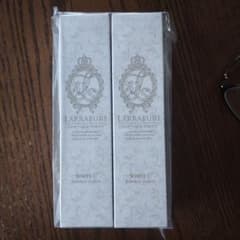 LARRABURE WHITE C エッセンスローション 2本セットのサムネイル