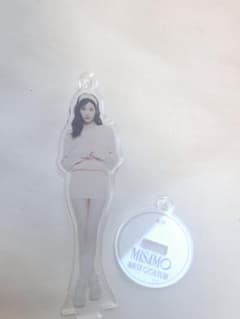 MISAMO サナ HAUTE COUTURE アクリルスタンドのサムネイル