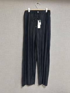 新品タグ付き プリーツワイドパンツ ブラック Lのサムネイル