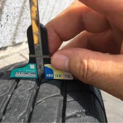 純正アルミホイールとタイヤのセットのサムネイル