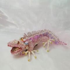 イグアナ 立体 アニマル ビーズ刺繍ブローチ ハンドメイド - メルカリ