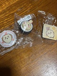 ちいかわ くら寿司 うさぎフィギュア うさぎマグネット シーサー缶バッジのサムネイル