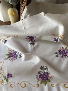 フランスアンティークஐ⋆*ラベンダー色花柄刺繍テーブルクロスஐ 