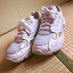 adidas originals スニーカーのサムネイル