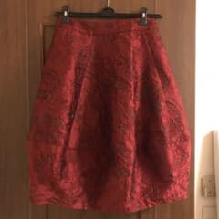 赤サテン　バルーンスカート　刺繍のサムネイル