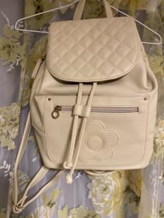 MARY QUANT マリクワ クリーム色 キルティングリュック - メルカリ