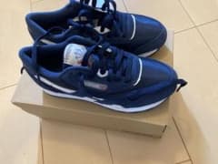 NIKE スニーカーのサムネイル