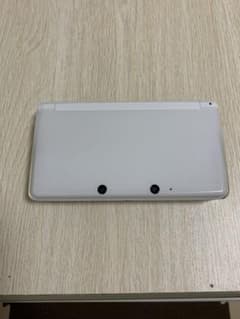 ニンテンドー3DS ピュアホワイトのサムネイル