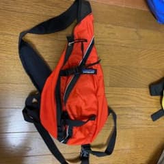 Patagonia ショルダーバッグ　ウエストポーチ　オレンジのサムネイル