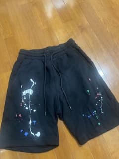 ZARA. ペイント柄 スウェットショートパンツ ブラックのサムネイル
