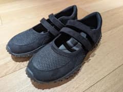GU×rokh ジーユー メッシュ ストラップ スニーカー ブラックのサムネイル