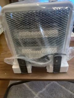 アイリスオーヤマ 電気ストーブ EHT-800W 未使用品のサムネイル