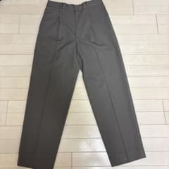 UNIQLO タックワイドテーパードパンツ　ブラウンSサイズのサムネイル