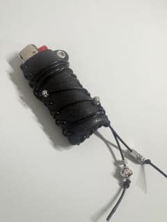 [ハンドメイド]本革ライターケース 革ひもレースアップ×メタルビーズのサムネイル