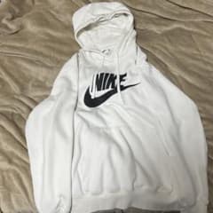 NIKEホワイトパーカーのサムネイル