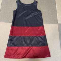 tommy hilfigerのノースリーブワンピースです。少し光沢があります。のサムネイル