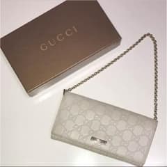 チーズ様専用  GUCCI チェーン付長財布のサムネイル