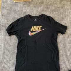Nike 黒 Tシャツ 多国籍デザインのサムネイル