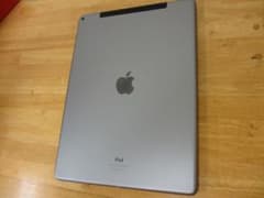 美品　ipad pro 12.9インチ　WiFi+セルラーモデル　128GBのサムネイル