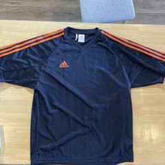 adidasスポーツウェアのサムネイル