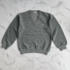 Vネックニット セーター グレー M ウール混 長袖 ワンポイント刺繍のサムネイル