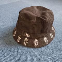 【Mark Gonzales × NEW ERAバケットハット ドル柄 M-Lのサムネイル