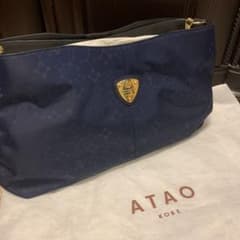 ATAOのelvy monogram リュクスナイロンのショルダーバック。のサムネイル