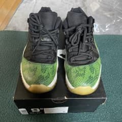 AIR JORDAN 11 RETRO LOWのサムネイル
